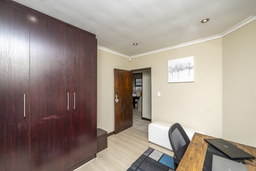 3 Bedroom Property for Sale in Jakarandas Western Cape